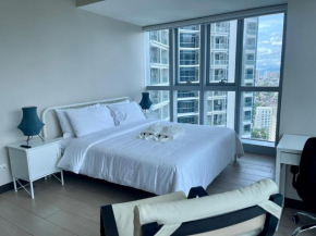 Bright 2-bedroom condo with pool in BGC Uptown
